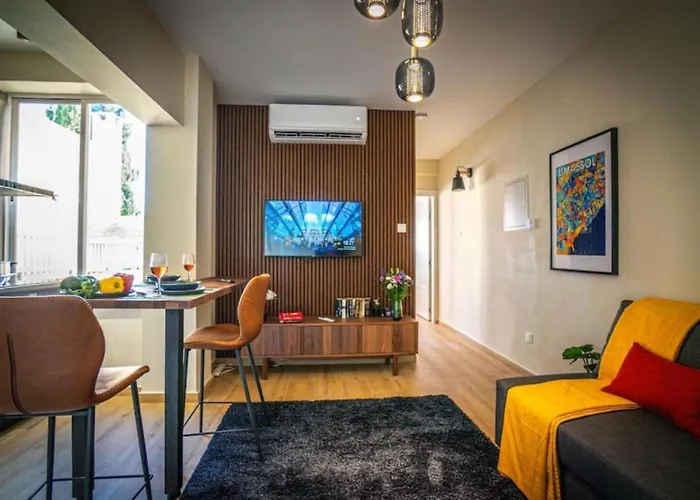 Stylish Newly Renovated Flat, 250 Meters From The Beach, Central Location With Free Parking
