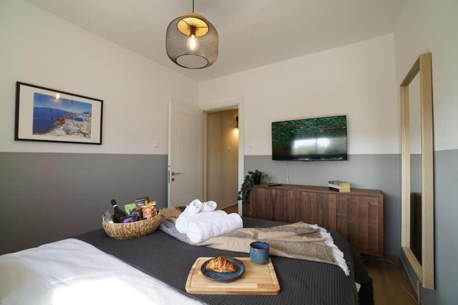 Stylish Newly Renovated Flat, 250 Meters From The Beach, Location With Free Parking