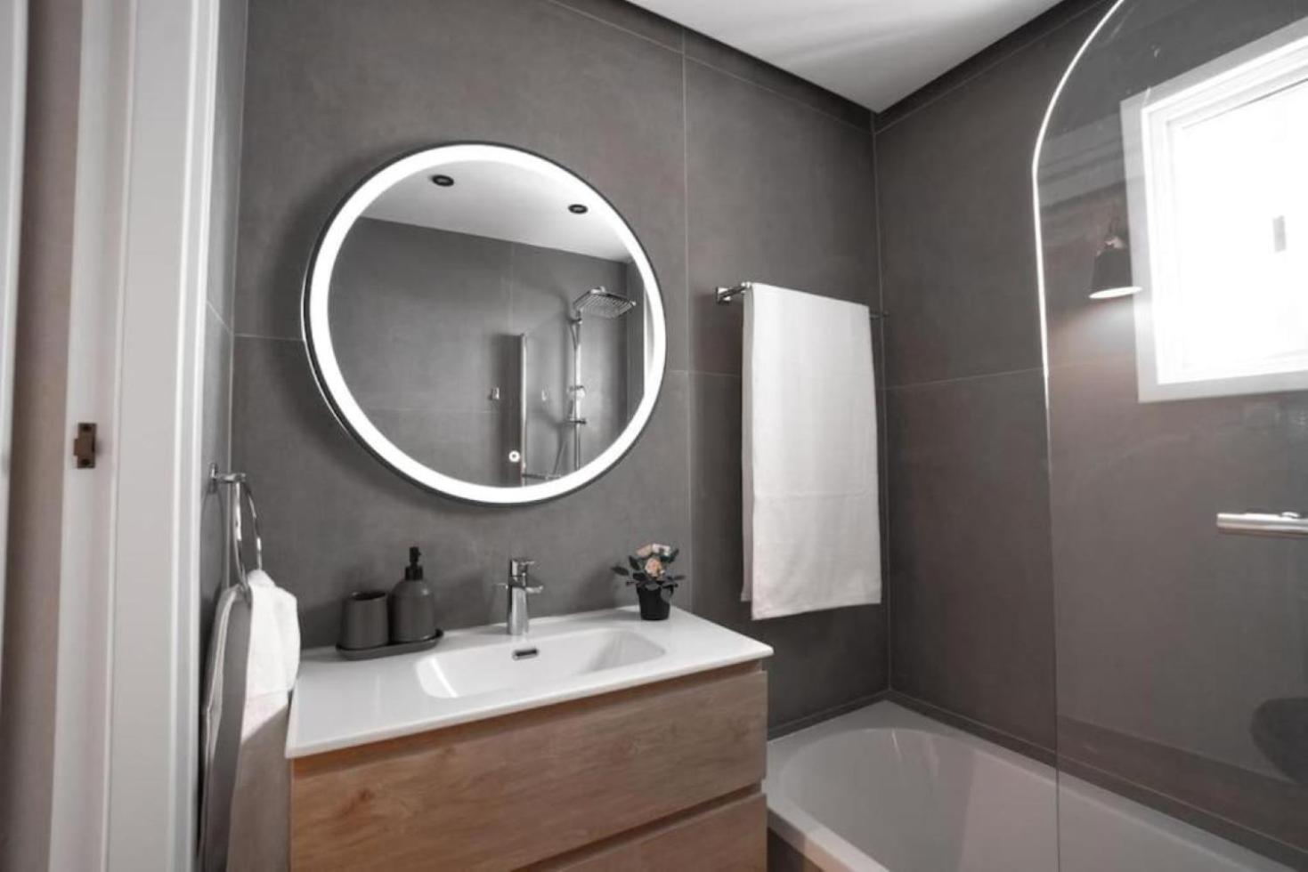 Stylish Newly Renovated Flat, 250 Meters From The Beach, Location With Free Parking Лімасол