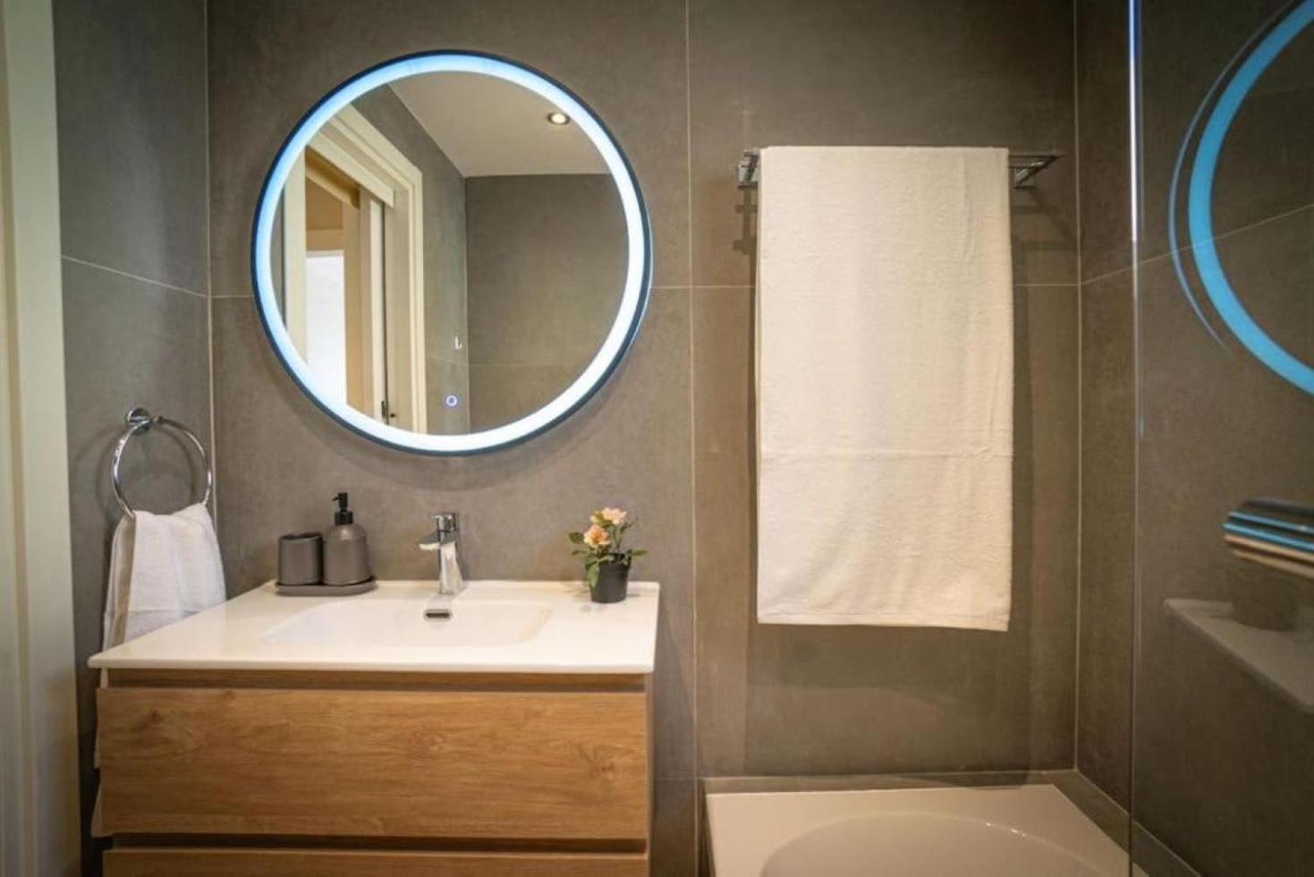 Stylish Newly Renovated Flat, 250 Meters From The Beach, Location With Free Parking Лімасол