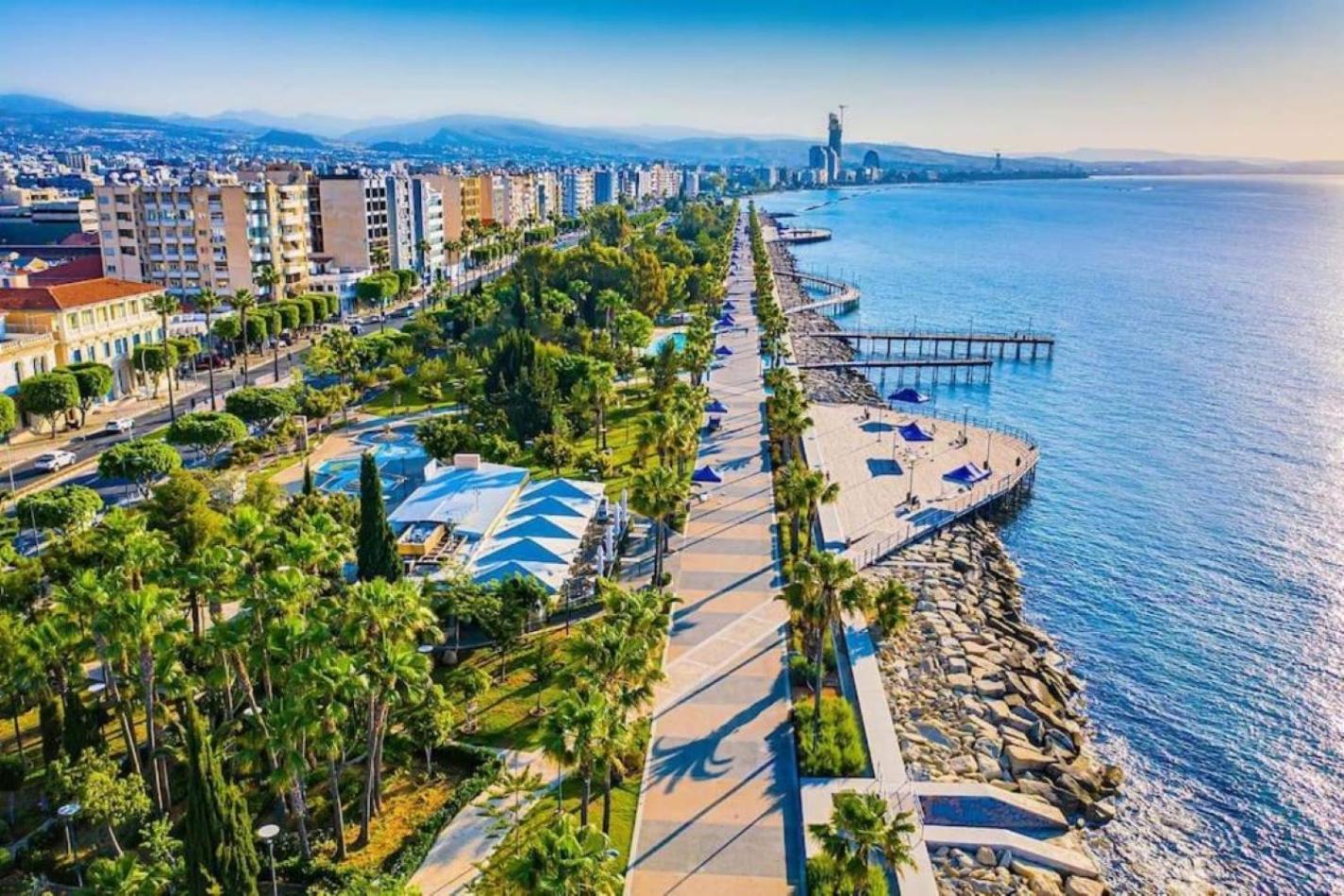 Stylish Newly Renovated Flat, 250 Meters From The Beach, Location With Free Parking